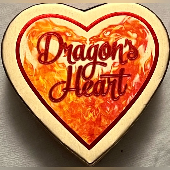 Makeup Revolution Dragon’s Heart highlighter - Picture 2 of 3